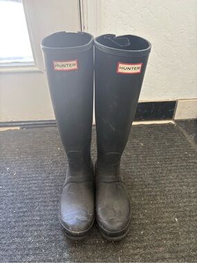 Hunter Black Gloss Rain Boot (Interior View)